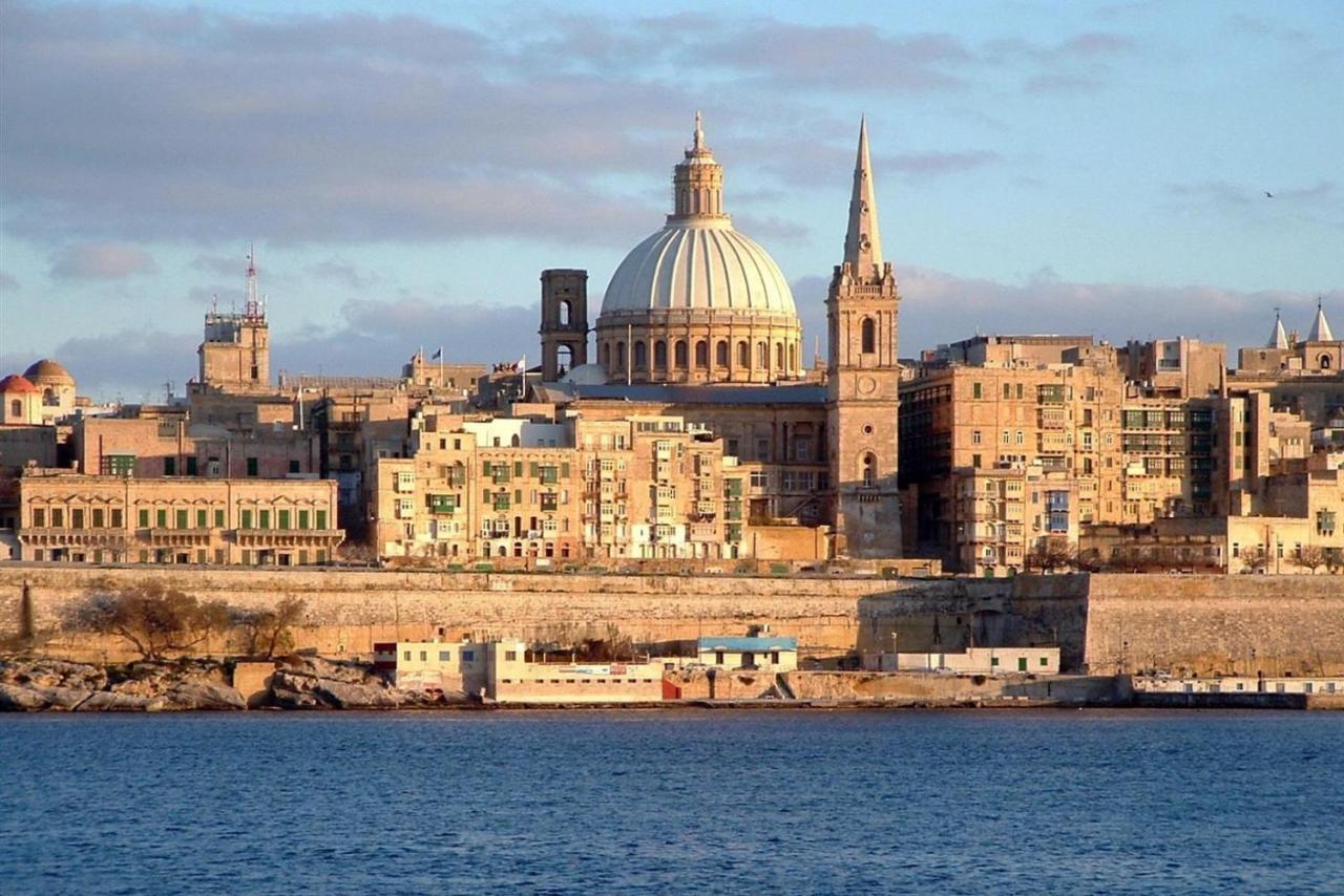 Picturesque Sliema Pad Steps From The Seafront Apartment Exterior photo